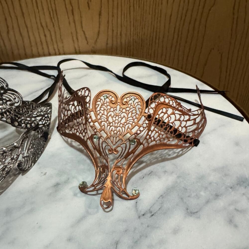 Metal masks set of two - Picture 3 of 6